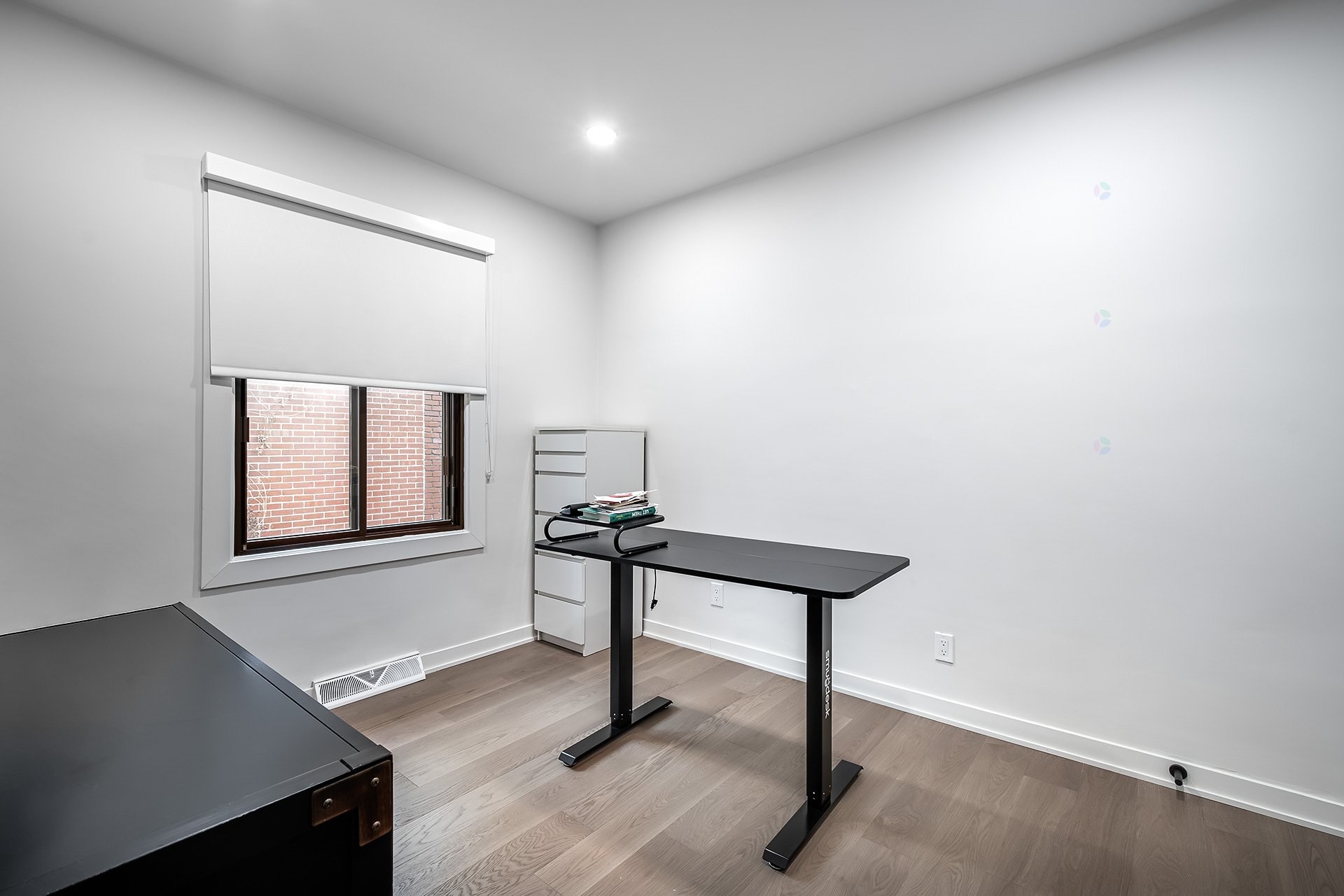 









5758


Av. Wolseley

,
Côte-Saint-Luc,




QC
H4W2L7

