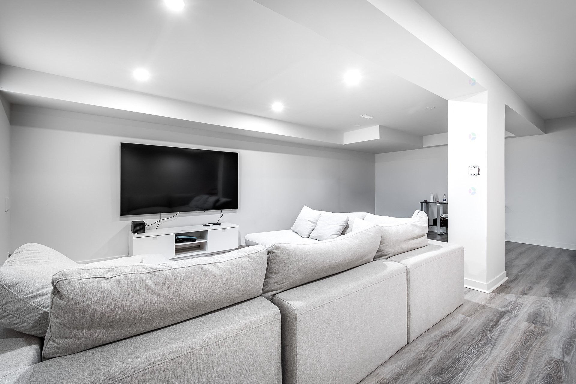 









5758


Av. Wolseley

,
Côte-Saint-Luc,




QC
H4W2L7

