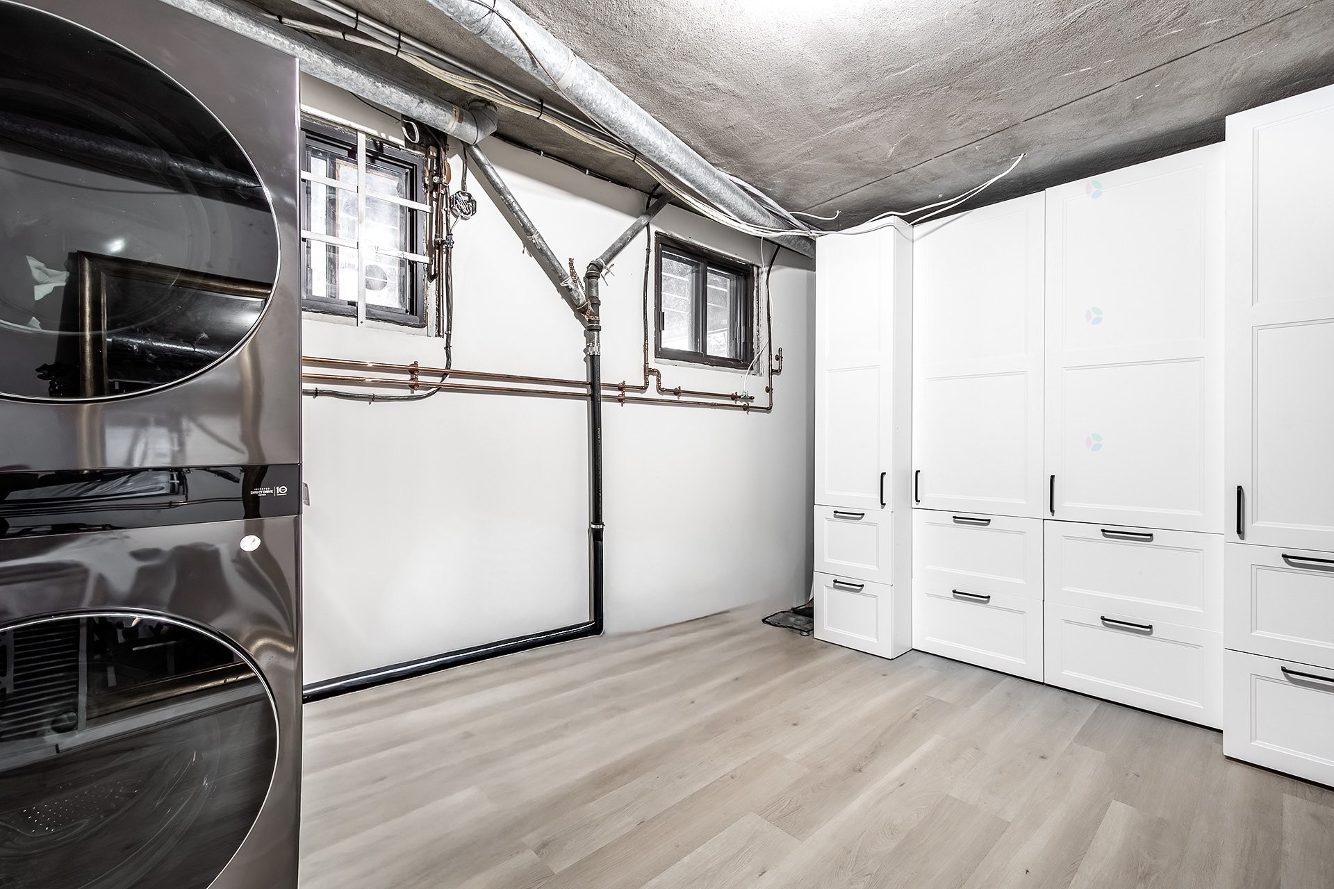 









5758


Av. Wolseley

,
Côte-Saint-Luc,




QC
H4W2L7

