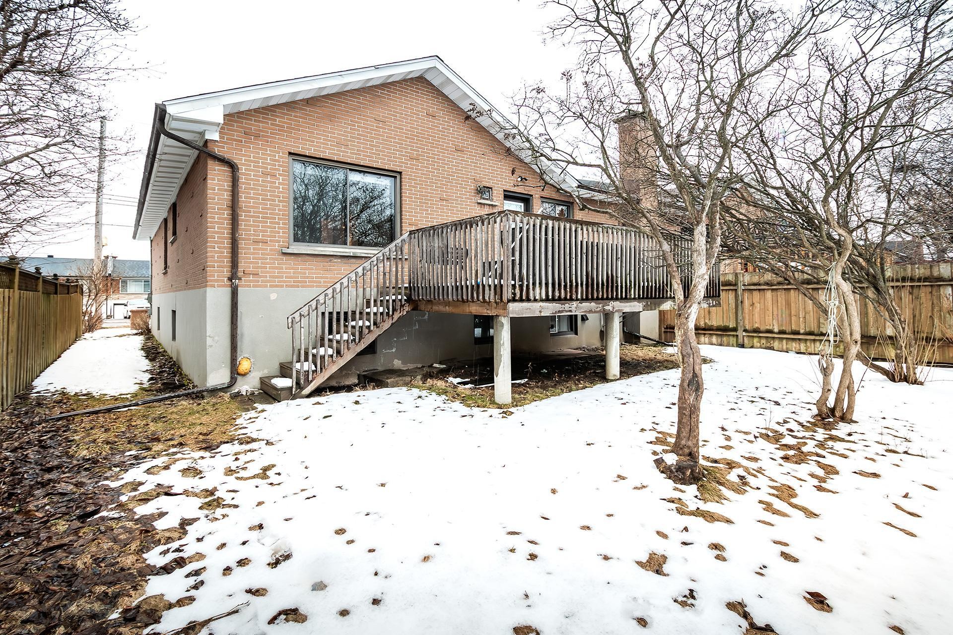 









5758


Av. Wolseley

,
Côte-Saint-Luc,




QC
H4W2L7

