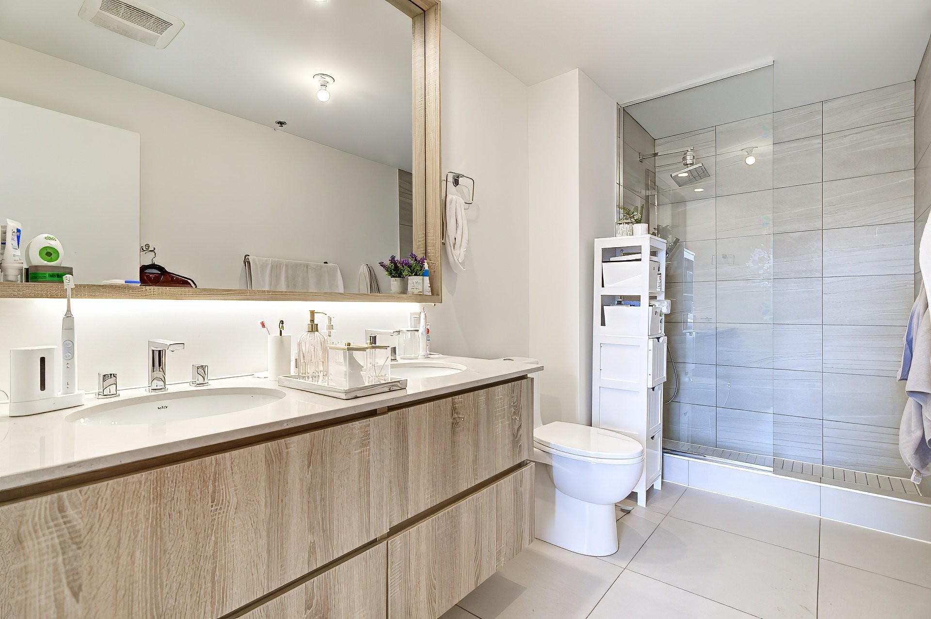 









5905


Boul. du Quartier

, 612,
Brossard,




QC
J4Z0R7

