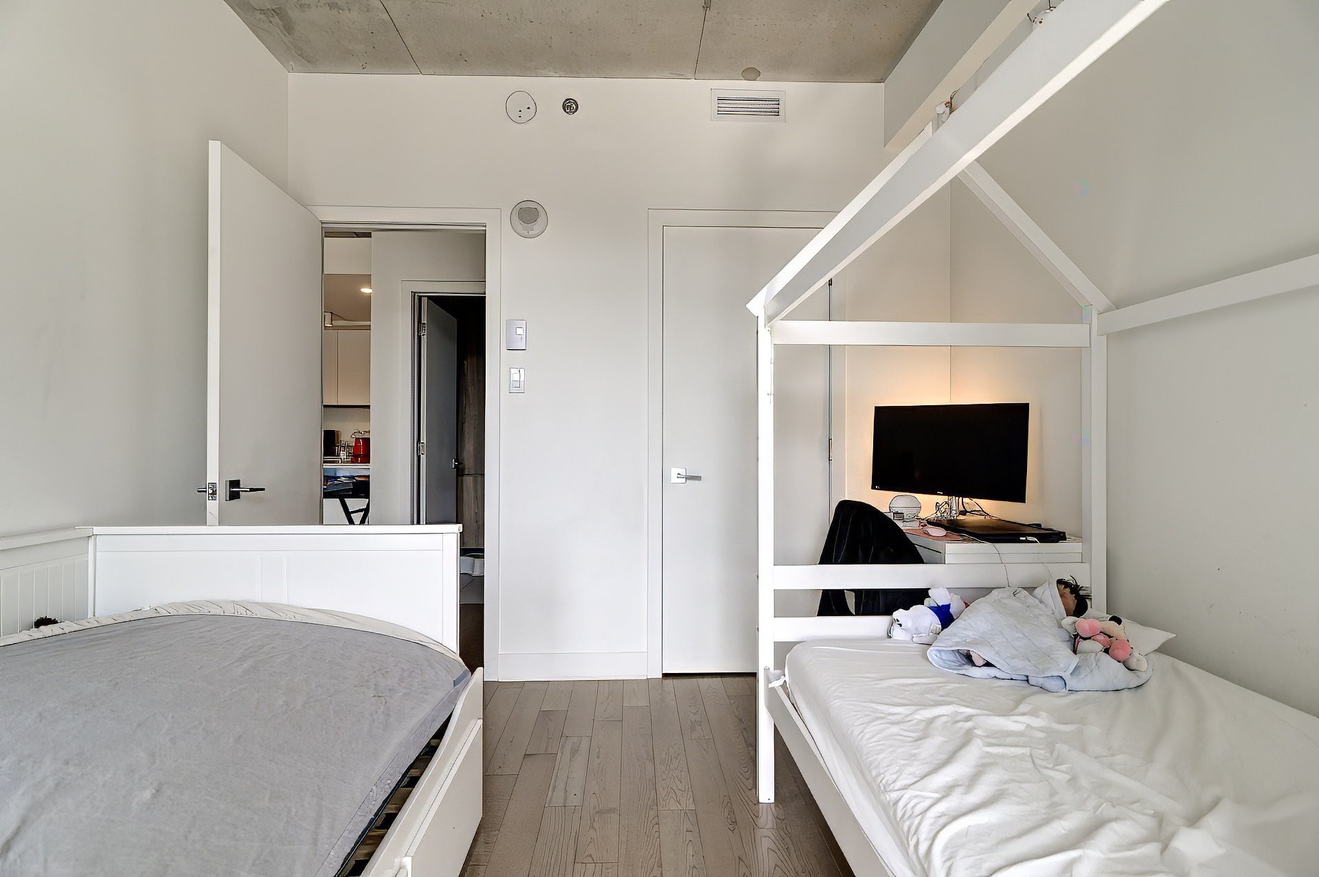 









5905


Boul. du Quartier

, 612,
Brossard,




QC
J4Z0R7

