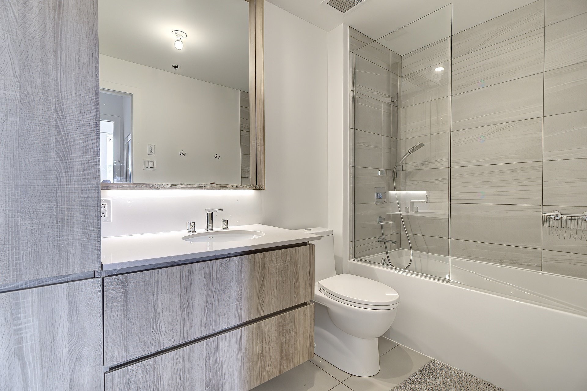 









5905


Boul. du Quartier

, 612,
Brossard,




QC
J4Z0R7

