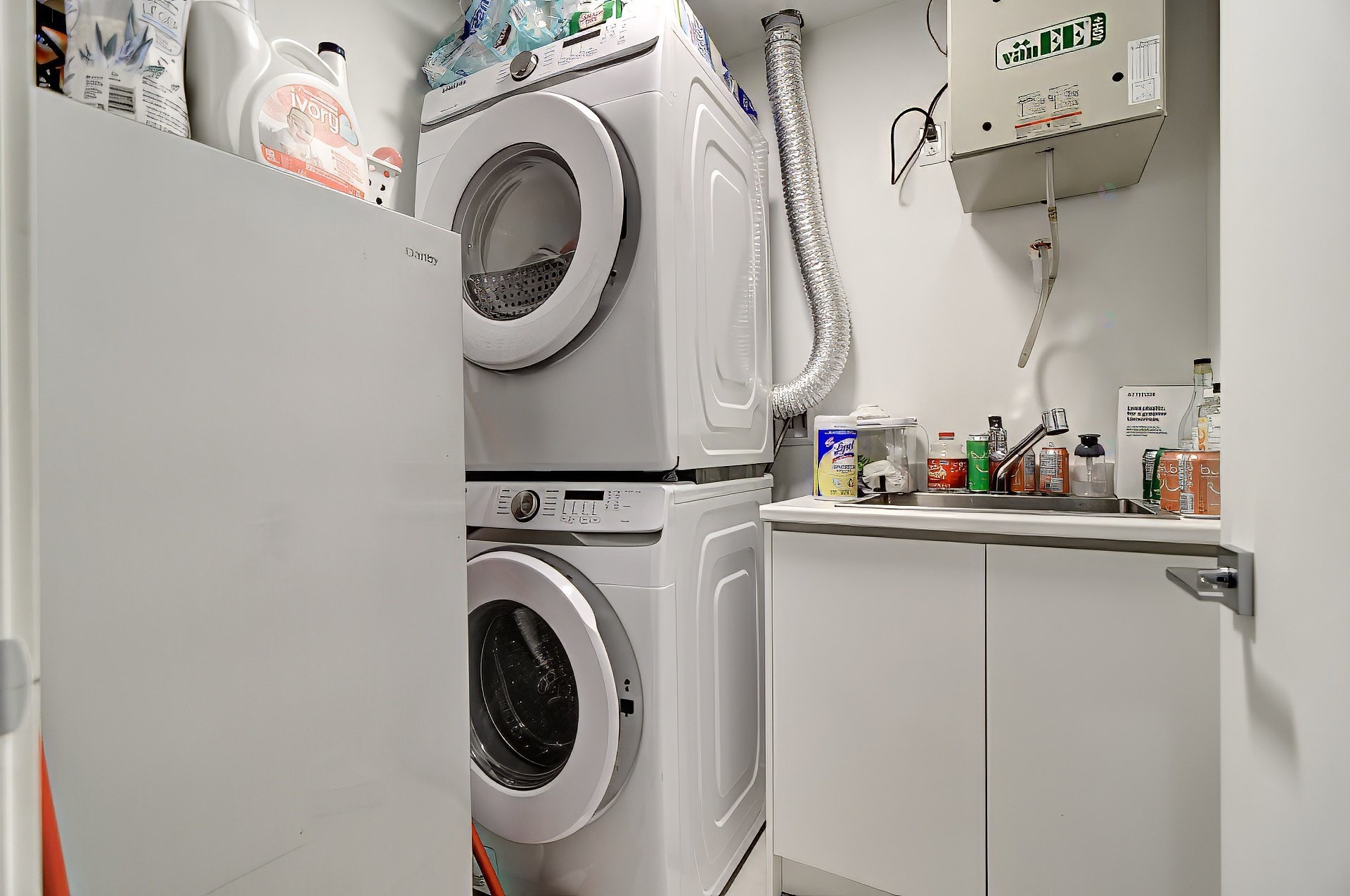 









5905


Boul. du Quartier

, 612,
Brossard,




QC
J4Z0R7

