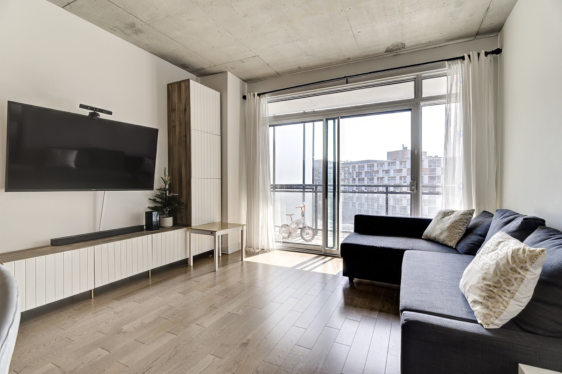 









5905


Boul. du Quartier

, 612,
Brossard,




QC
J4Z0R7

