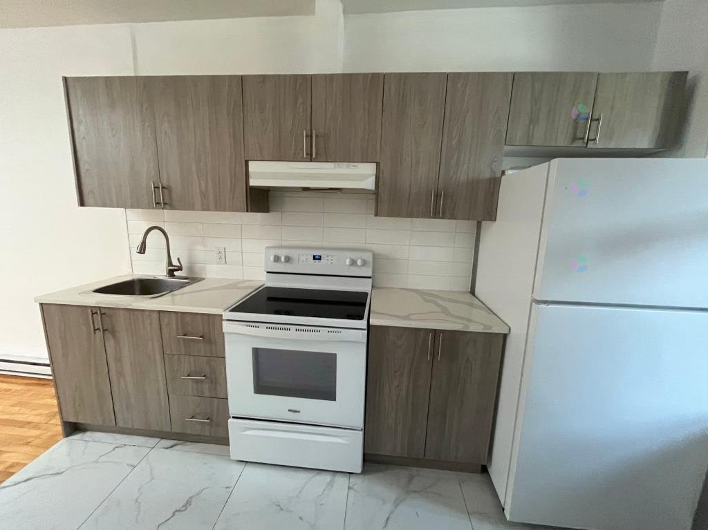 









5965


Rue Hamilton

,
Montréal (Le Sud-Ouest),




QC
H4E3C2

