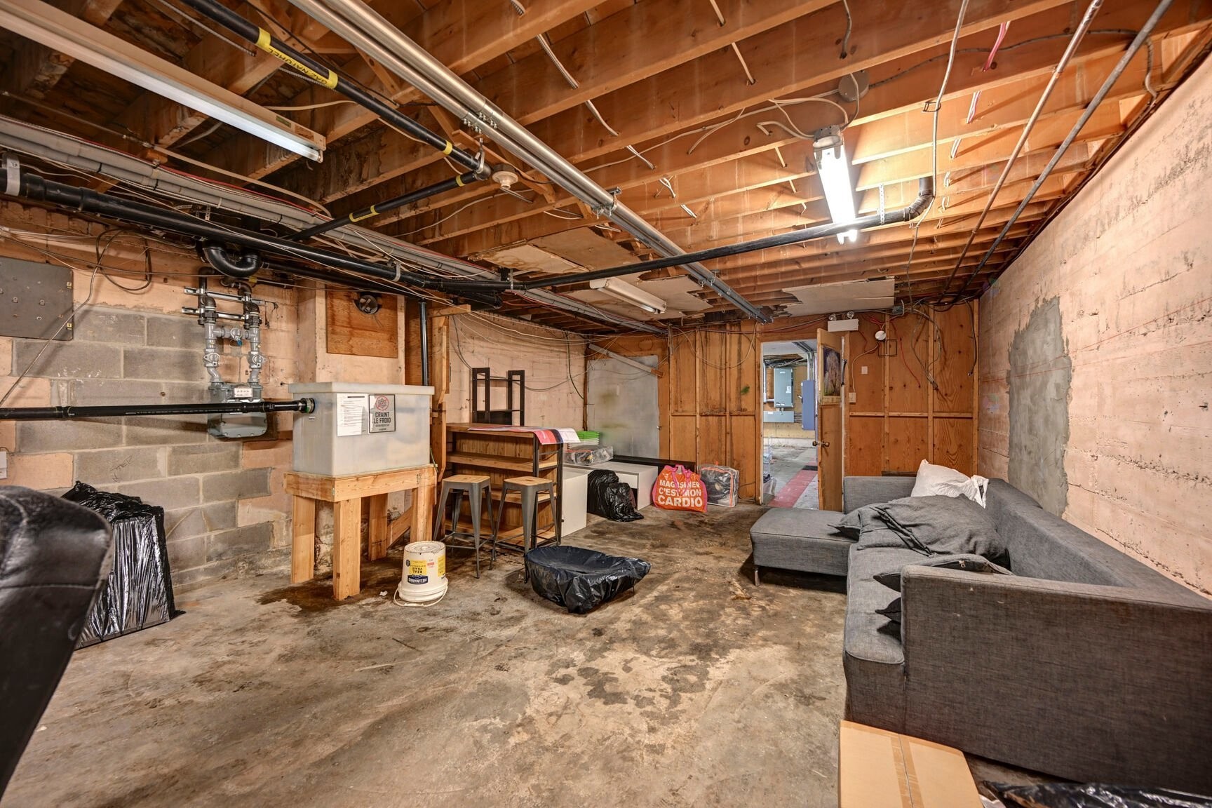 









1332


Rue Fleury E.

,
Montréal (Ahuntsic-Cartierville),




QC
H2C1R3

