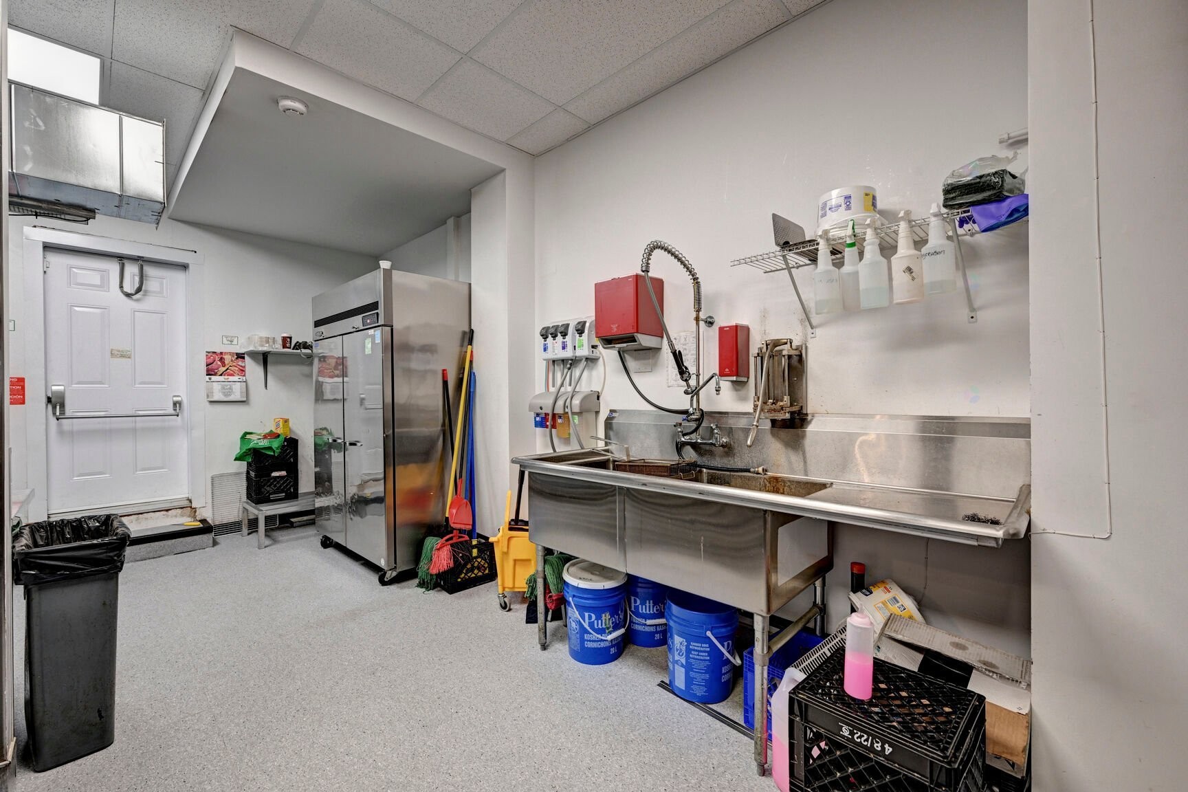 









1332


Rue Fleury E.

,
Montréal (Ahuntsic-Cartierville),




QC
H2C1R3

