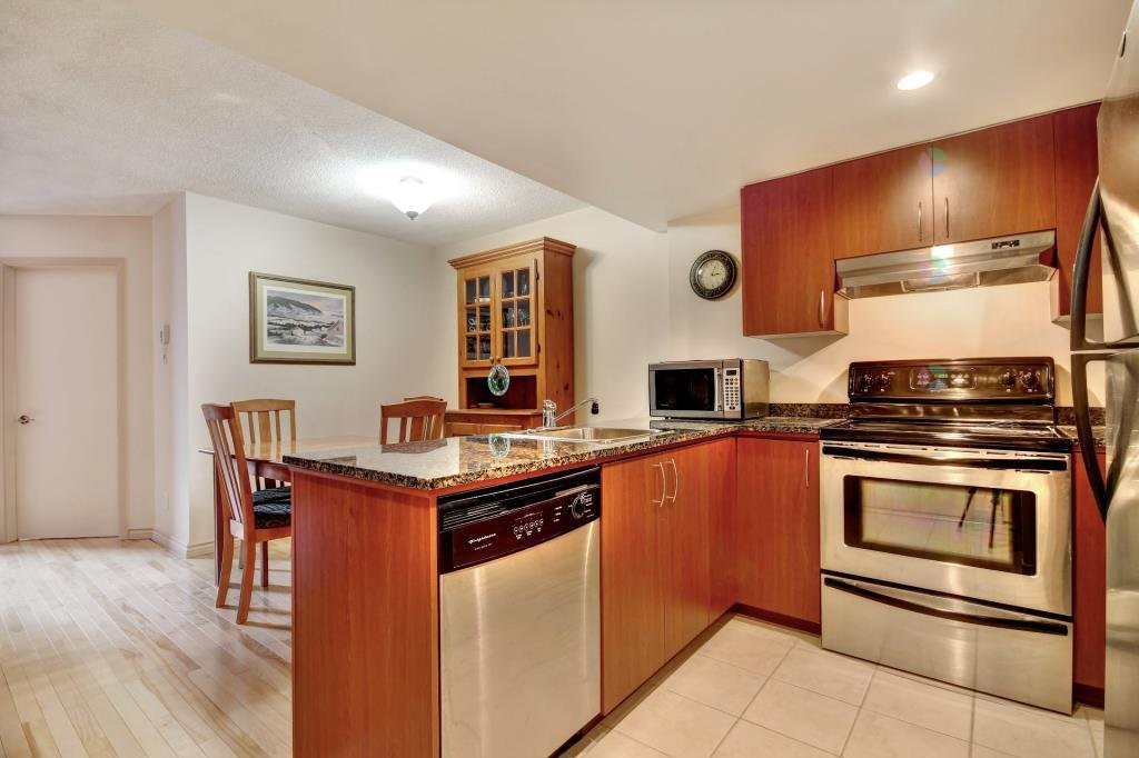 









98


Rue Charlotte

, 662,
Montréal (Ville-Marie),




QC
H2X3V2

