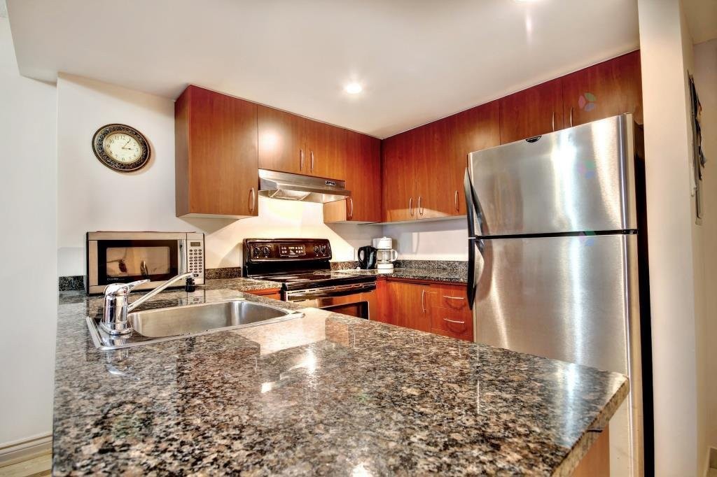 









98


Rue Charlotte

, 662,
Montréal (Ville-Marie),




QC
H2X3V2

