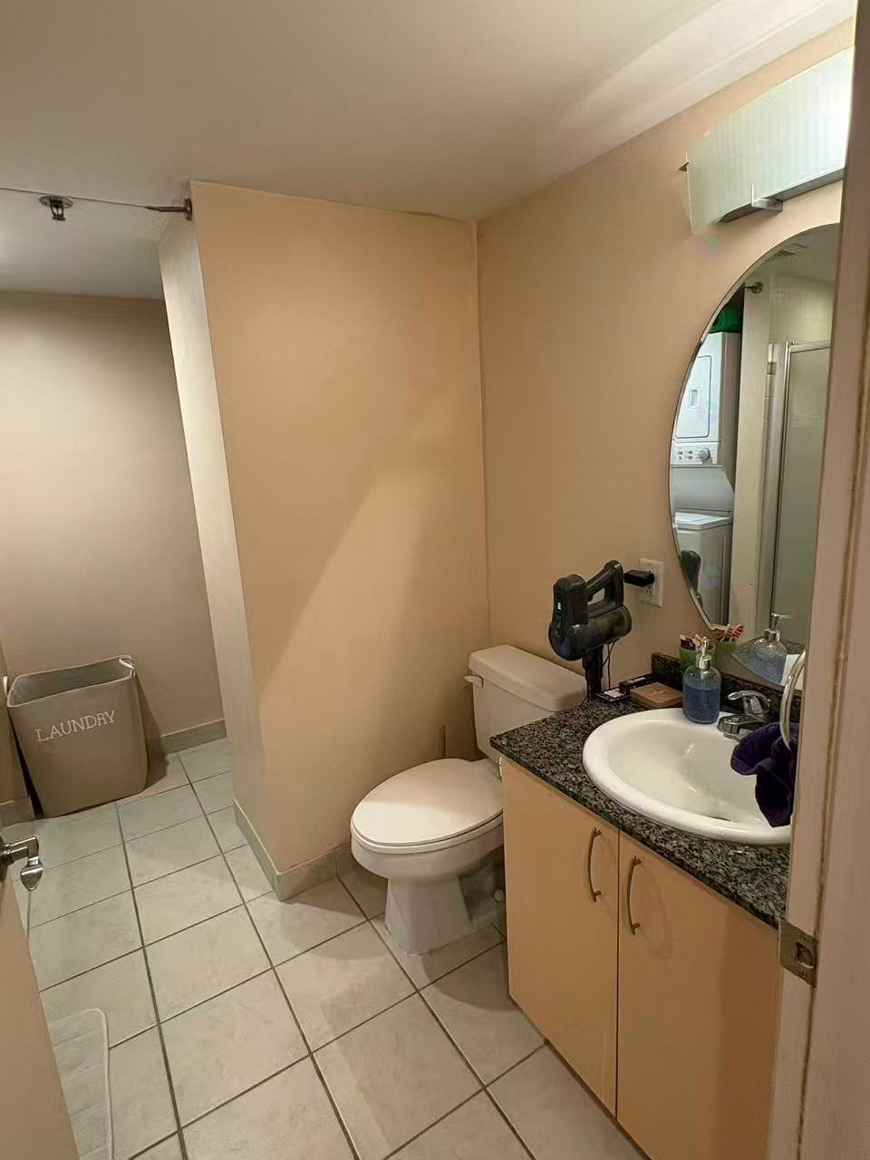 









98


Rue Charlotte

, 662,
Montréal (Ville-Marie),




QC
H2X3V2

