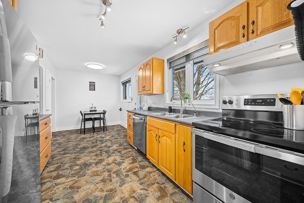 









766


Ch. John-Dale

,
Shawville,




QC
J0X2Y0

