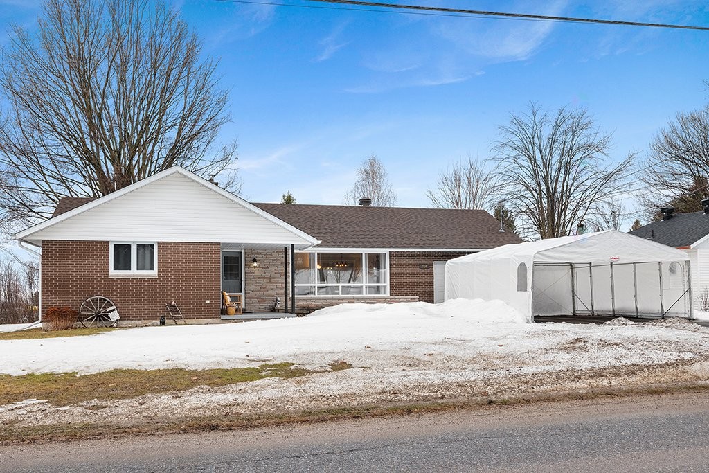 









766


Ch. John-Dale

,
Shawville,




QC
J0X2Y0

