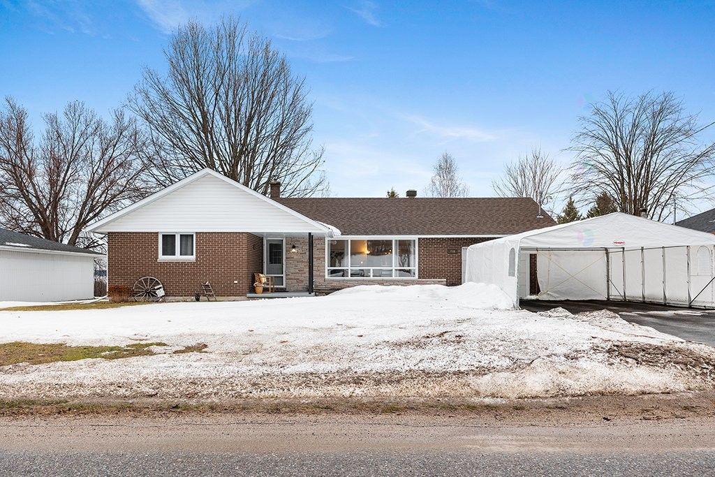 









766


Ch. John-Dale

,
Shawville,




QC
J0X2Y0

