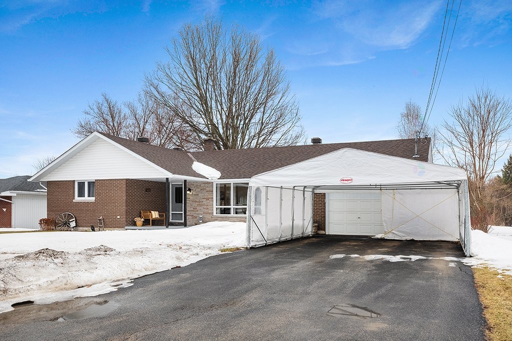 









766


Ch. John-Dale

,
Shawville,




QC
J0X2Y0

