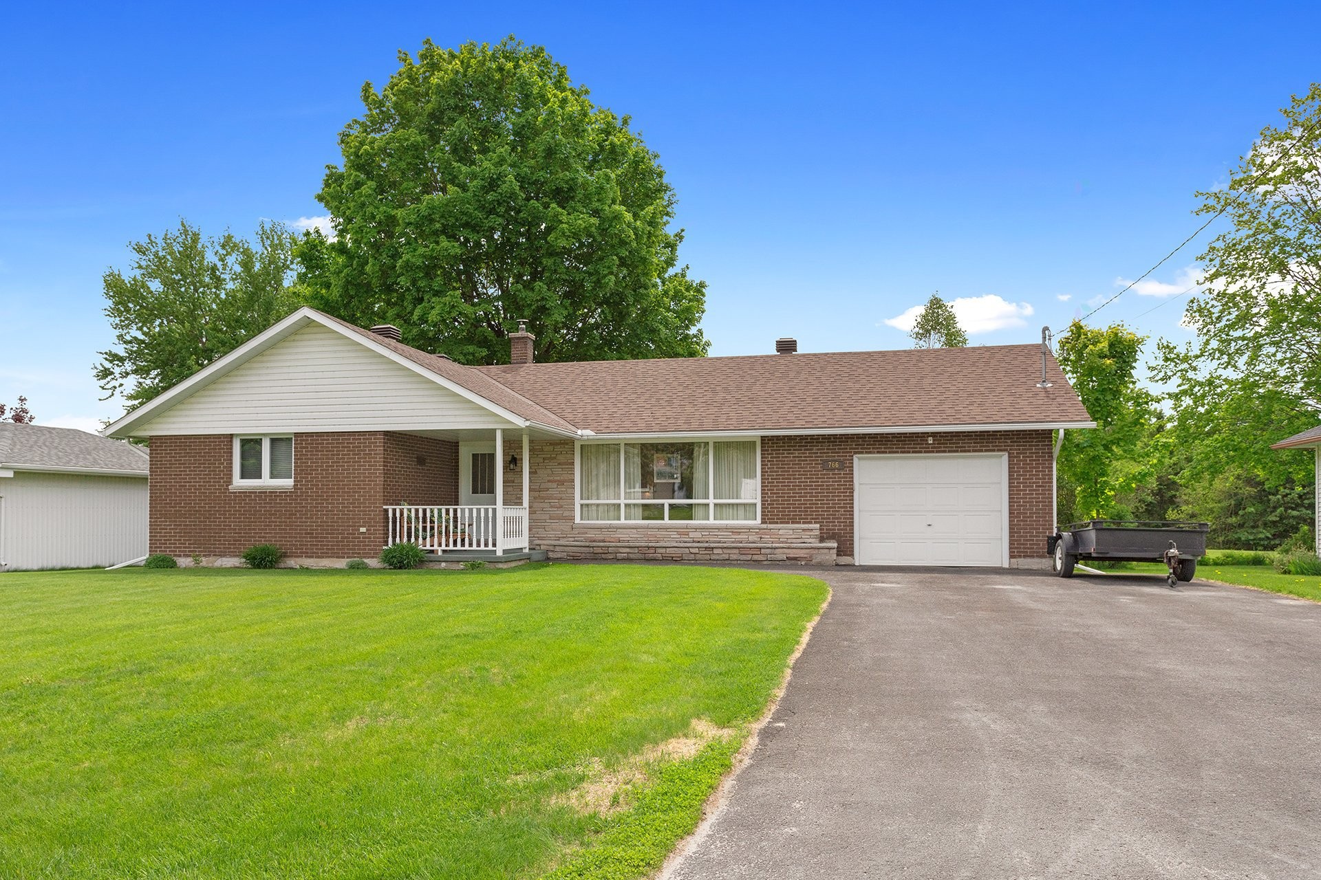 









766


Ch. John-Dale

,
Shawville,




QC
J0X2Y0

