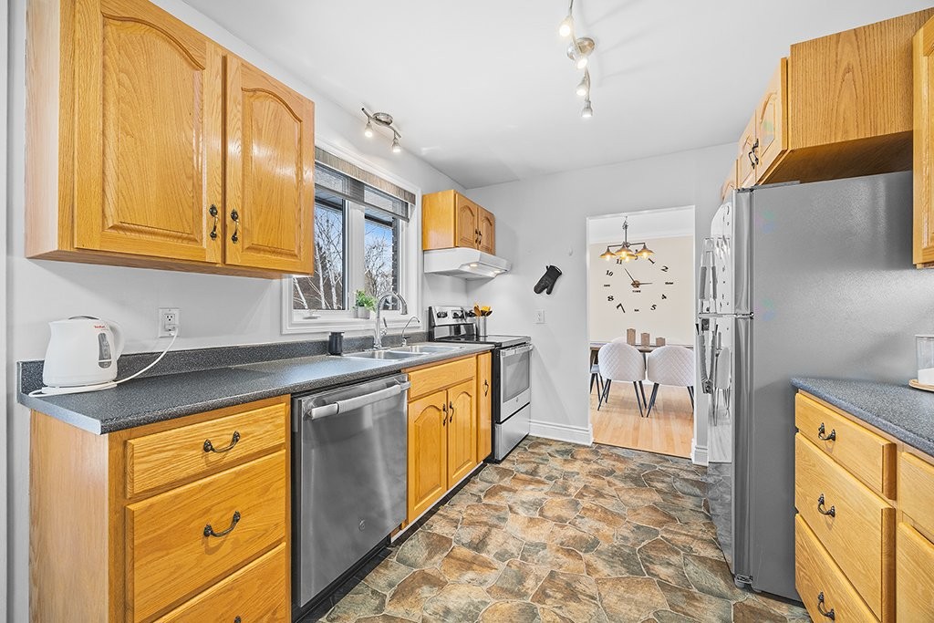 









766


Ch. John-Dale

,
Shawville,




QC
J0X2Y0

