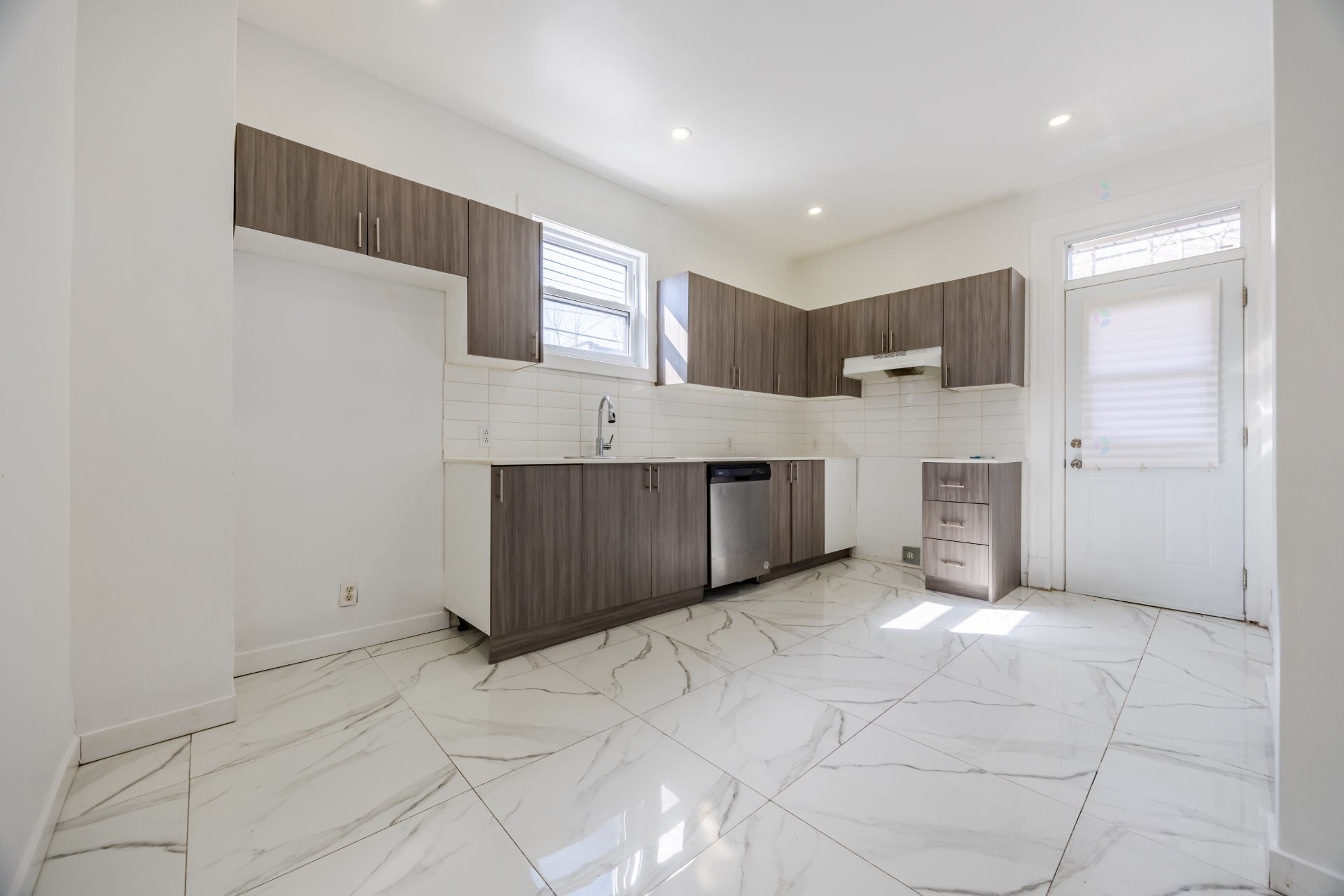 









5967


Rue Hamilton

,
Montréal (Le Sud-Ouest),




QC
H4E3C2

