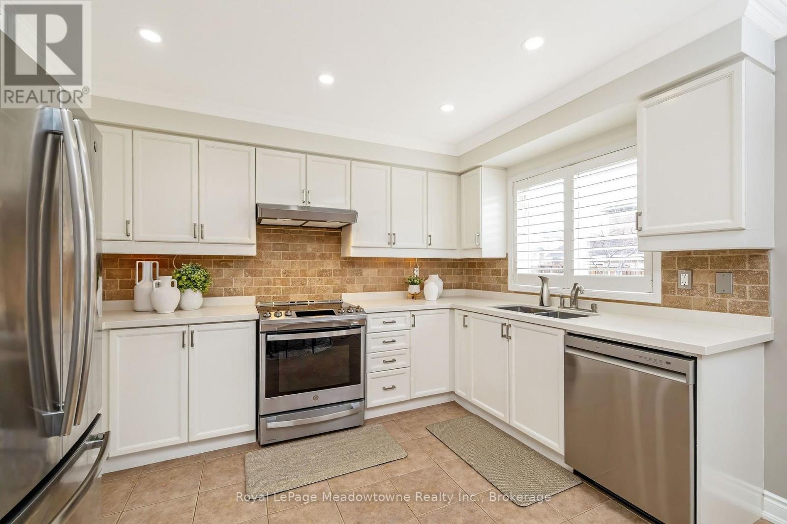 












487 HARTLEY BOULEVARD

,
Milton (CL Clarke),




Ontario
L9T6K9

