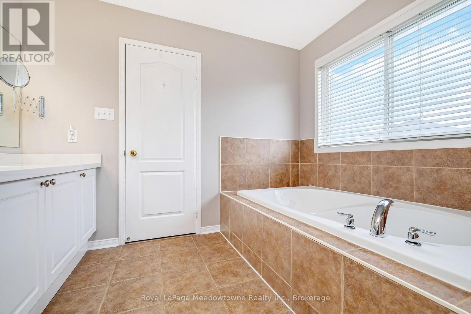 












487 HARTLEY BOULEVARD

,
Milton (CL Clarke),




Ontario
L9T6K9

