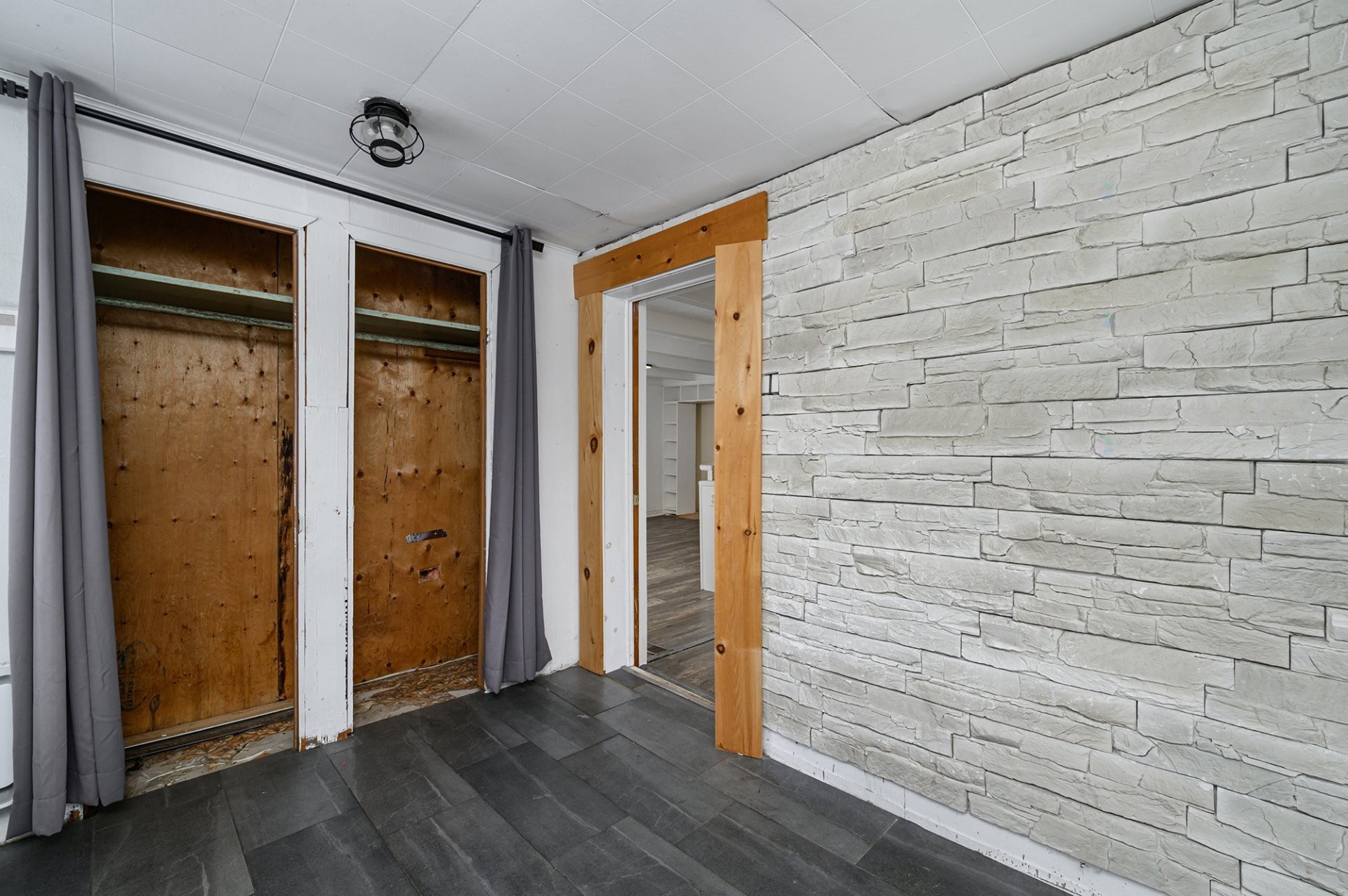 









1370


Ch. du Lac-St-Louis

,
Léry,




QC
J6N1B1

