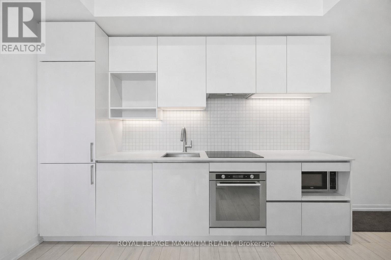 












5512 - 5 BUTTERMILL AVENUE

,
Vaughan,




Ontario
L4K0J5

