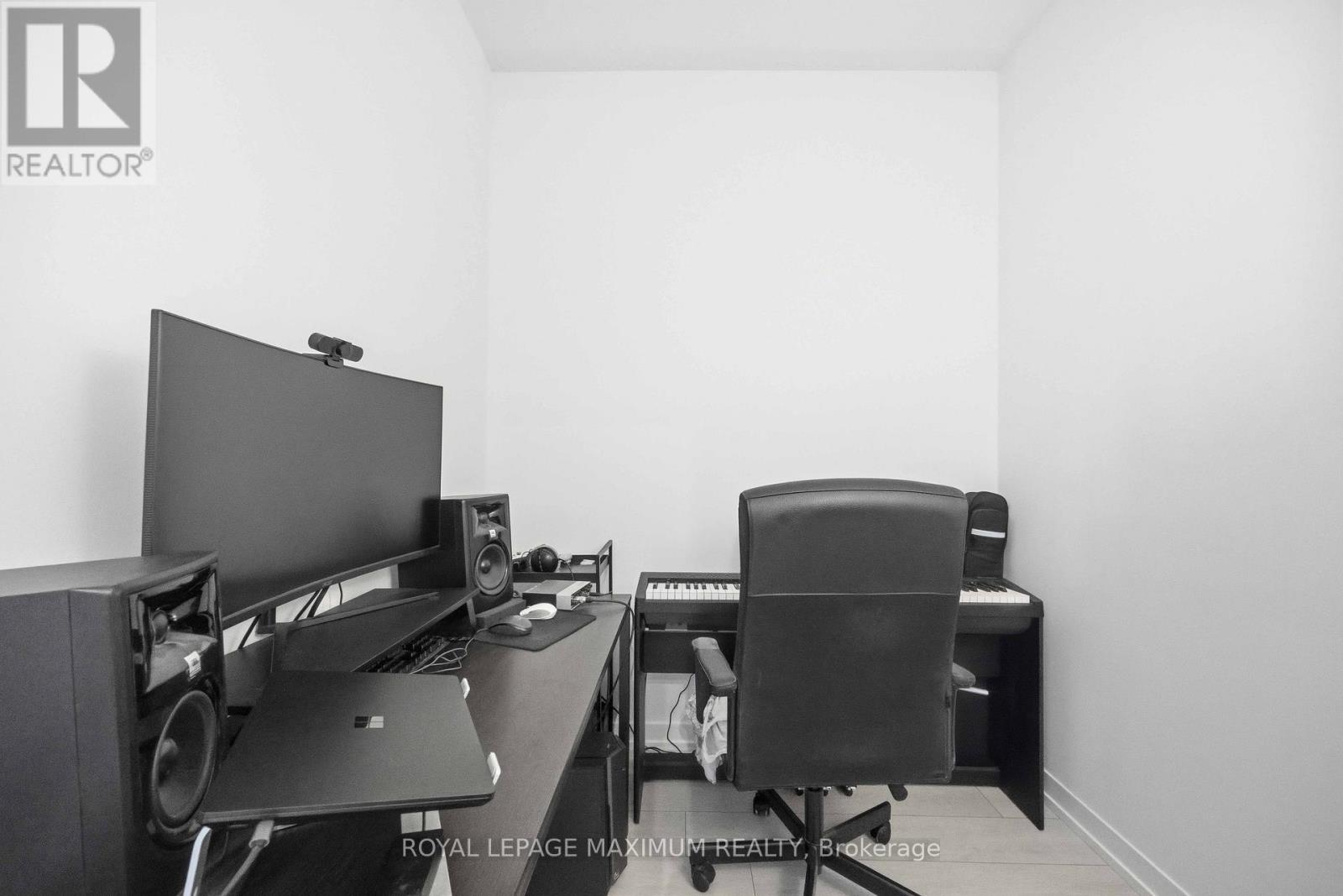 












5512 - 5 BUTTERMILL AVENUE

,
Vaughan,




Ontario
L4K0J5

