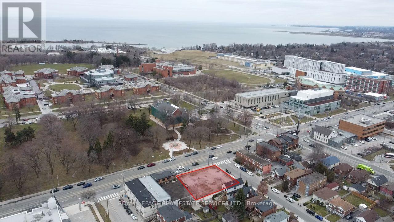 












3142 LAKE SHORE BOULEVARD W

,
Toronto,







Ontario
M8V1L4

