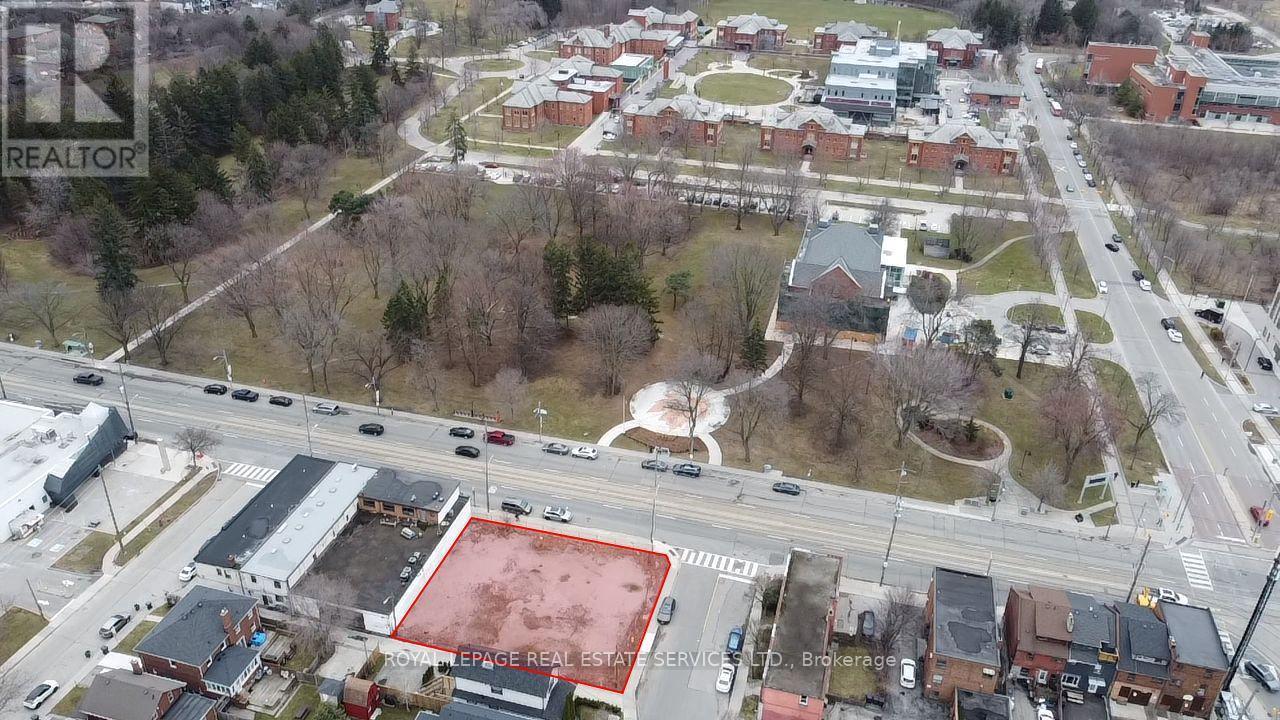 












3142 LAKE SHORE BOULEVARD W

,
Toronto,







Ontario
M8V1L4

