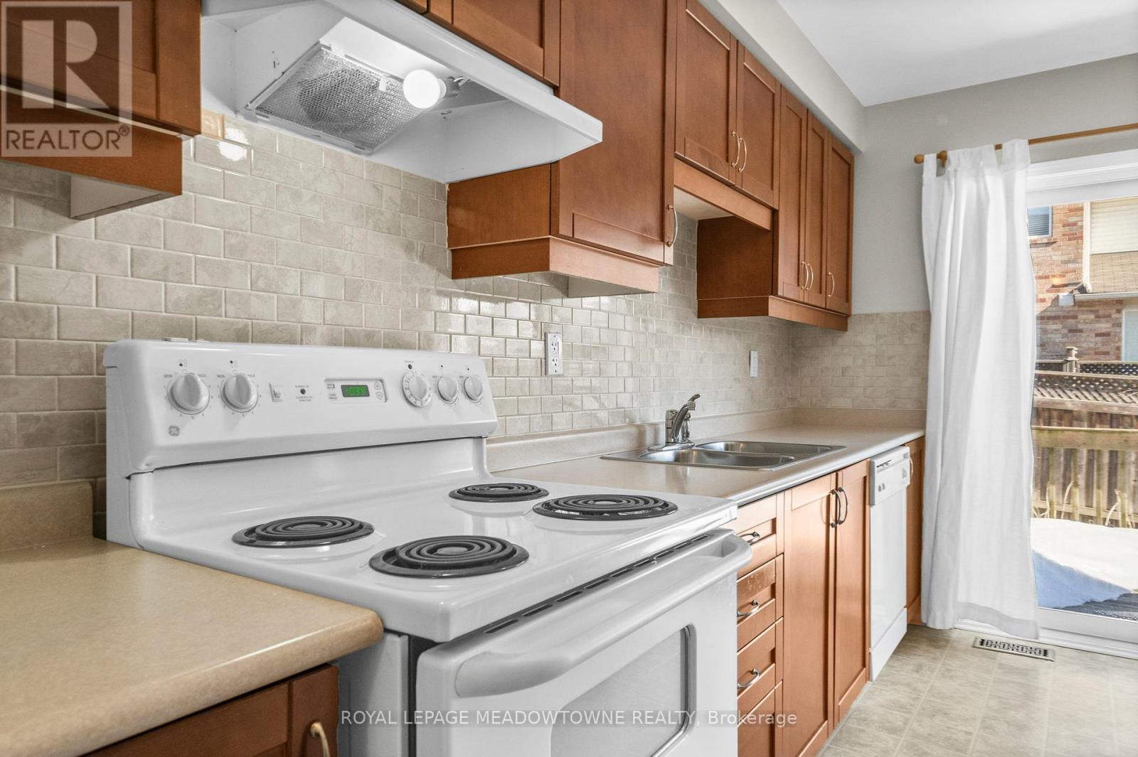 












862 STARK CIRCLE

,
Milton,




Ontario
L9T6Y7

