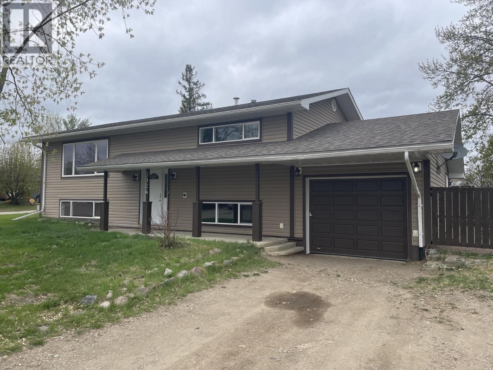 












3924 E 53 AVENUE

,
Fort Nelson,




British Columbia
V0C1R0

