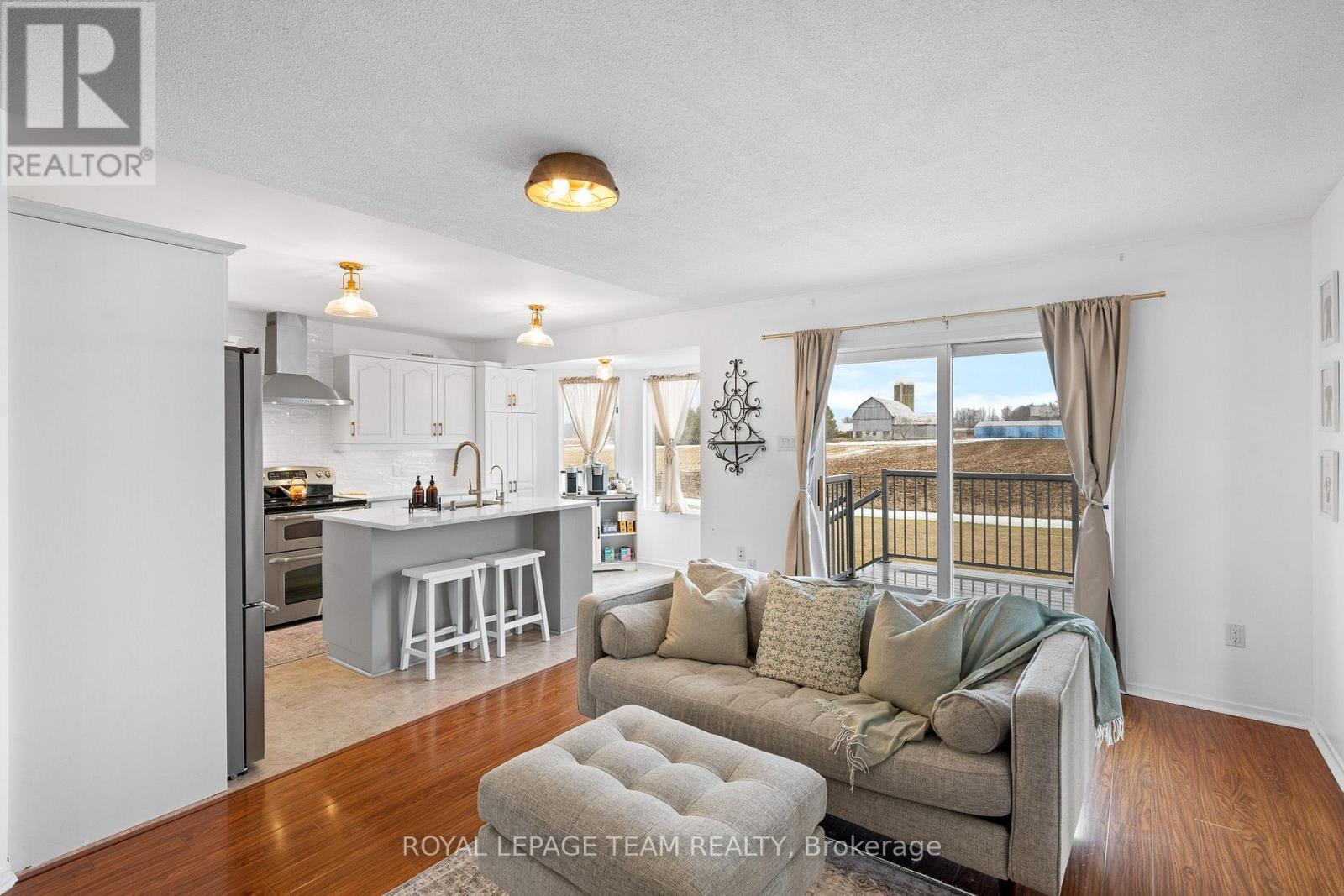 












2090 OLD BIRCH ROAD

,
Ottawa,




Ontario
K0A1X0

