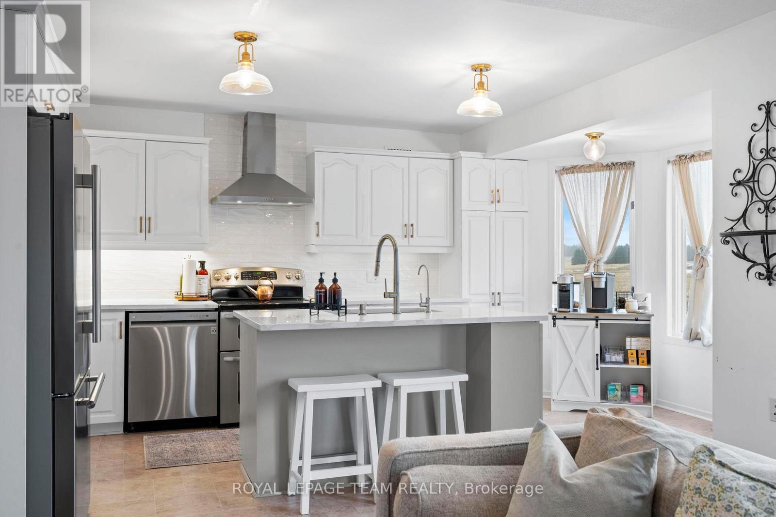 












2090 OLD BIRCH ROAD

,
Ottawa,




Ontario
K0A1X0

