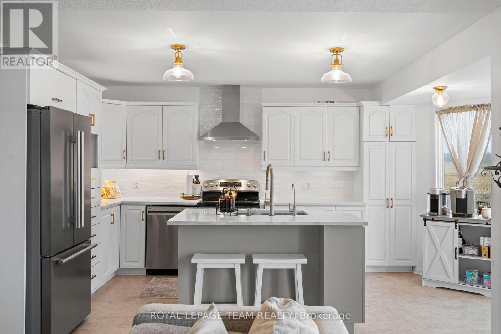 












2090 OLD BIRCH ROAD

,
Ottawa,




Ontario
K0A1X0

