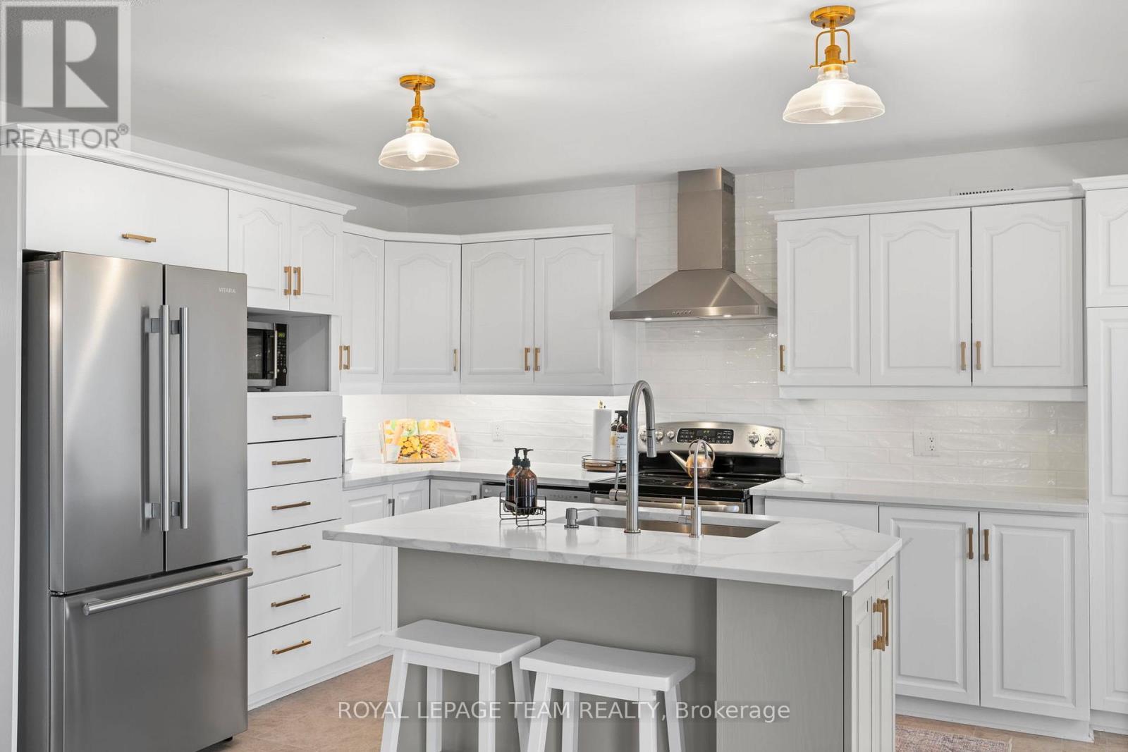 












2090 OLD BIRCH ROAD

,
Ottawa,




Ontario
K0A1X0

