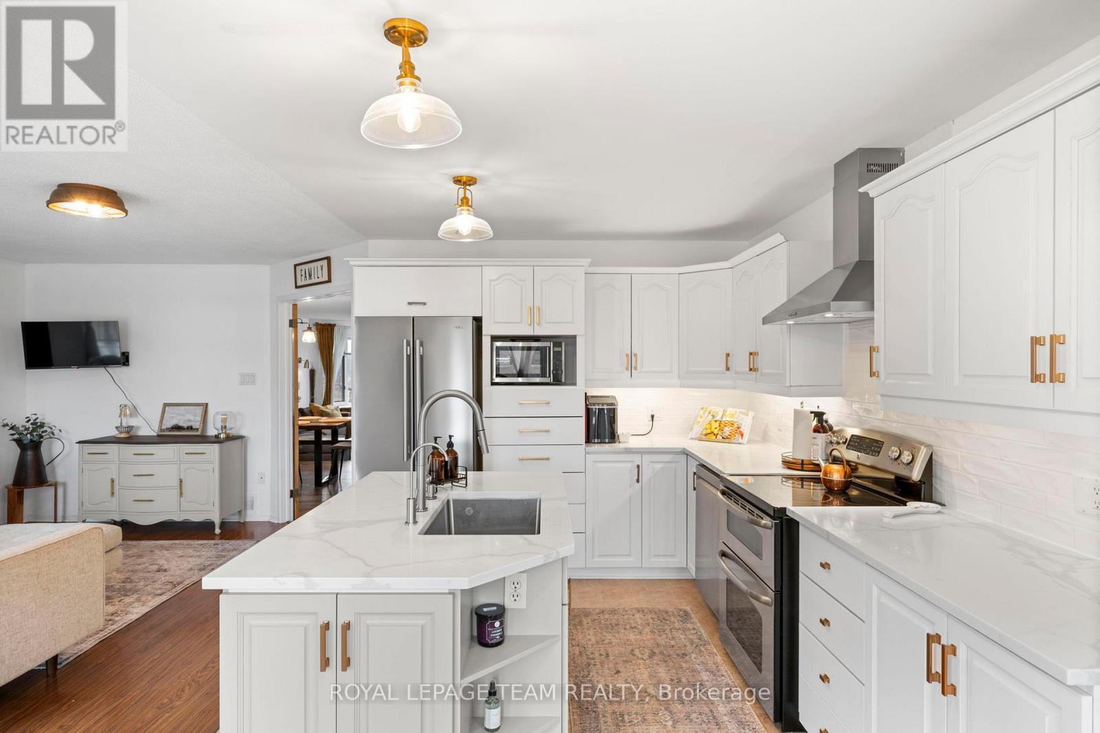 












2090 OLD BIRCH ROAD

,
Ottawa,




Ontario
K0A1X0

