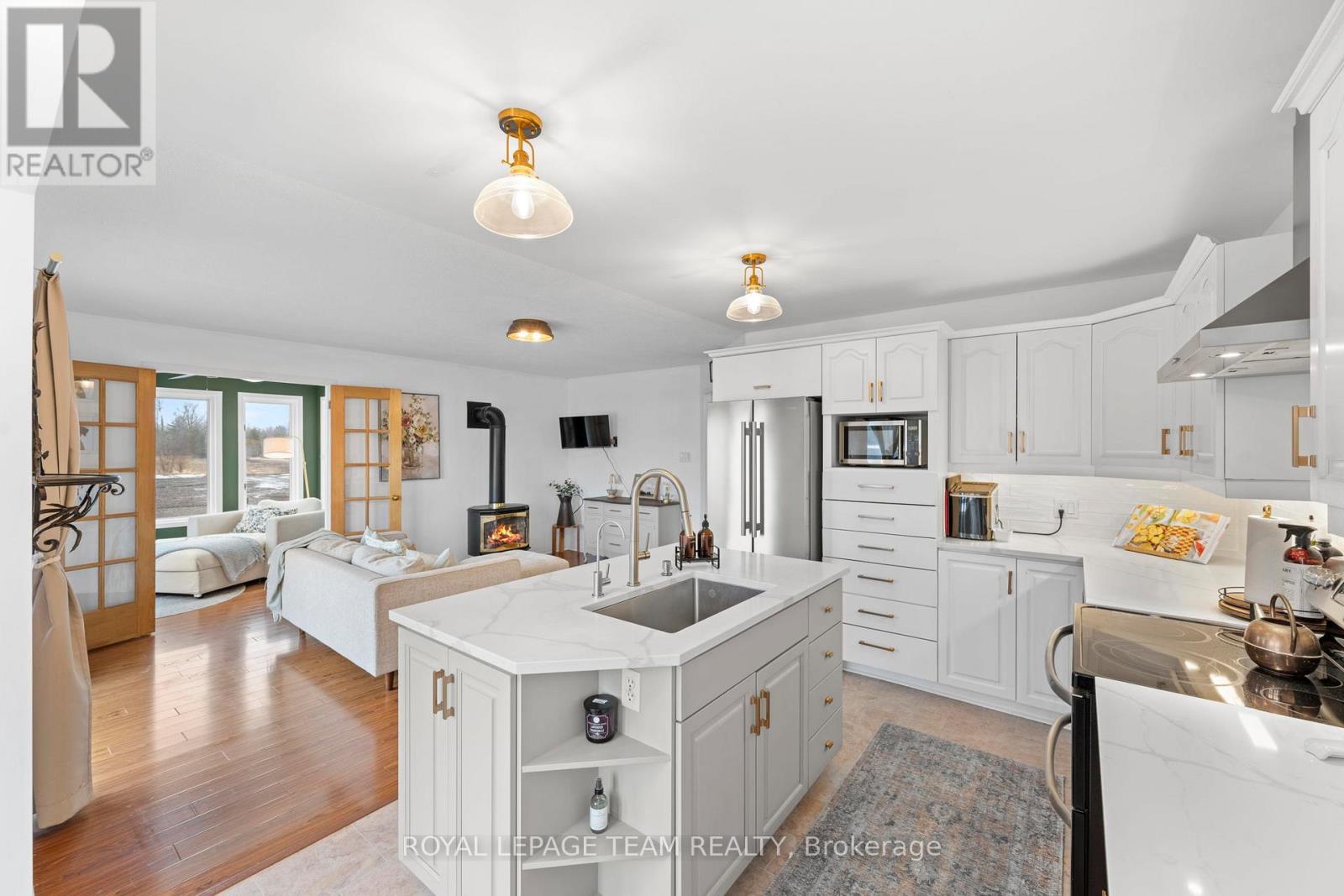 












2090 OLD BIRCH ROAD

,
Ottawa,




Ontario
K0A1X0

