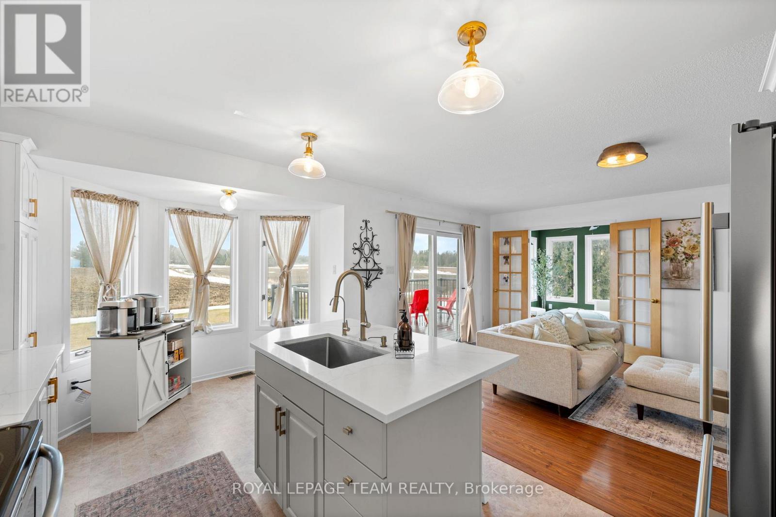 












2090 OLD BIRCH ROAD

,
Ottawa,




Ontario
K0A1X0

