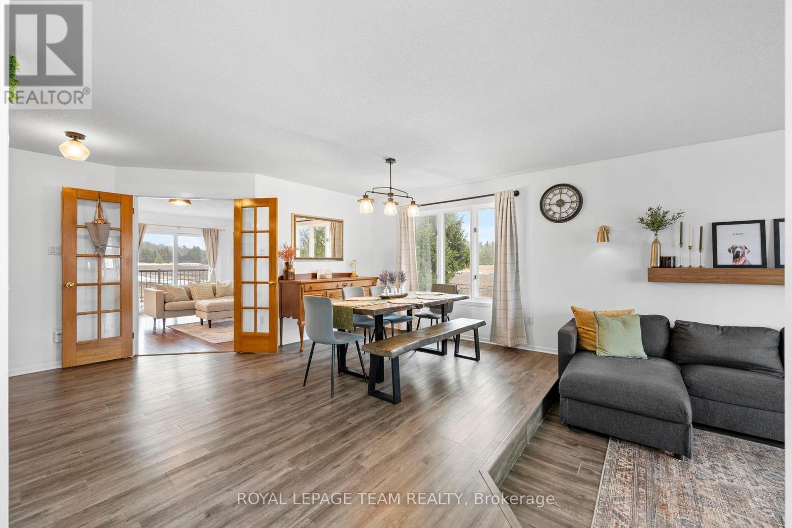 












2090 OLD BIRCH ROAD

,
Ottawa,




Ontario
K0A1X0

