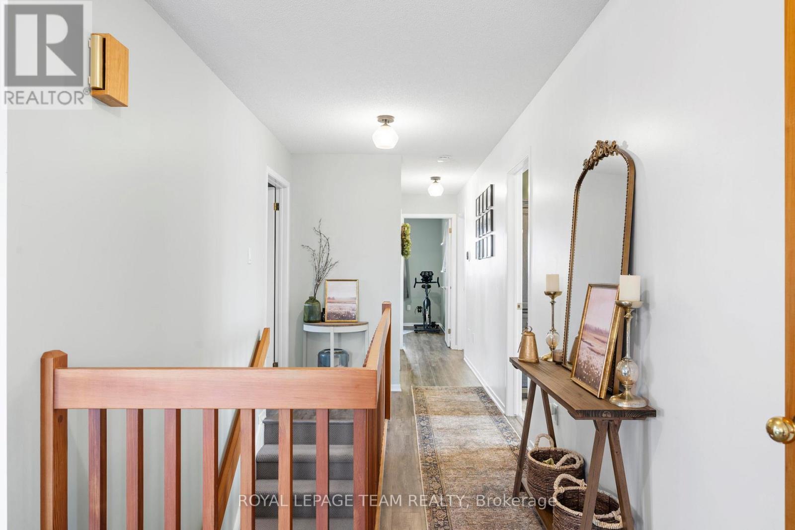 












2090 OLD BIRCH ROAD

,
Ottawa,




Ontario
K0A1X0

