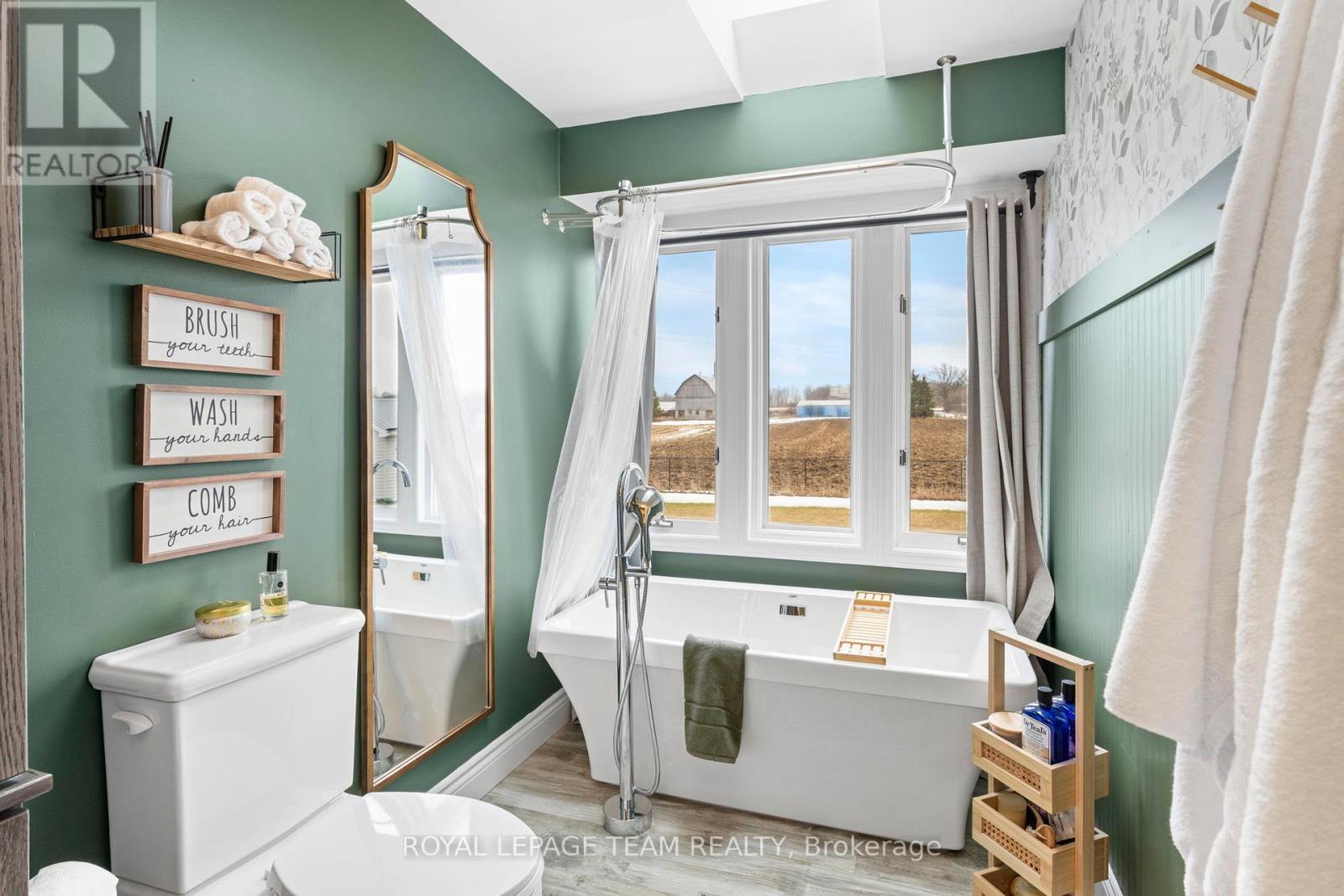 












2090 OLD BIRCH ROAD

,
Ottawa,




Ontario
K0A1X0

