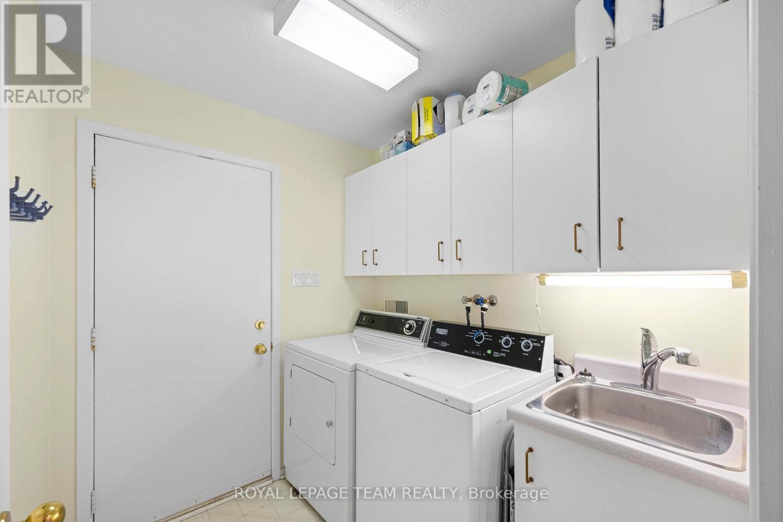 












2090 OLD BIRCH ROAD

,
Ottawa,




Ontario
K0A1X0

