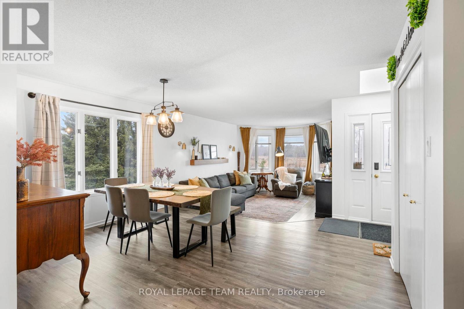 












2090 OLD BIRCH ROAD

,
Ottawa,




Ontario
K0A1X0

