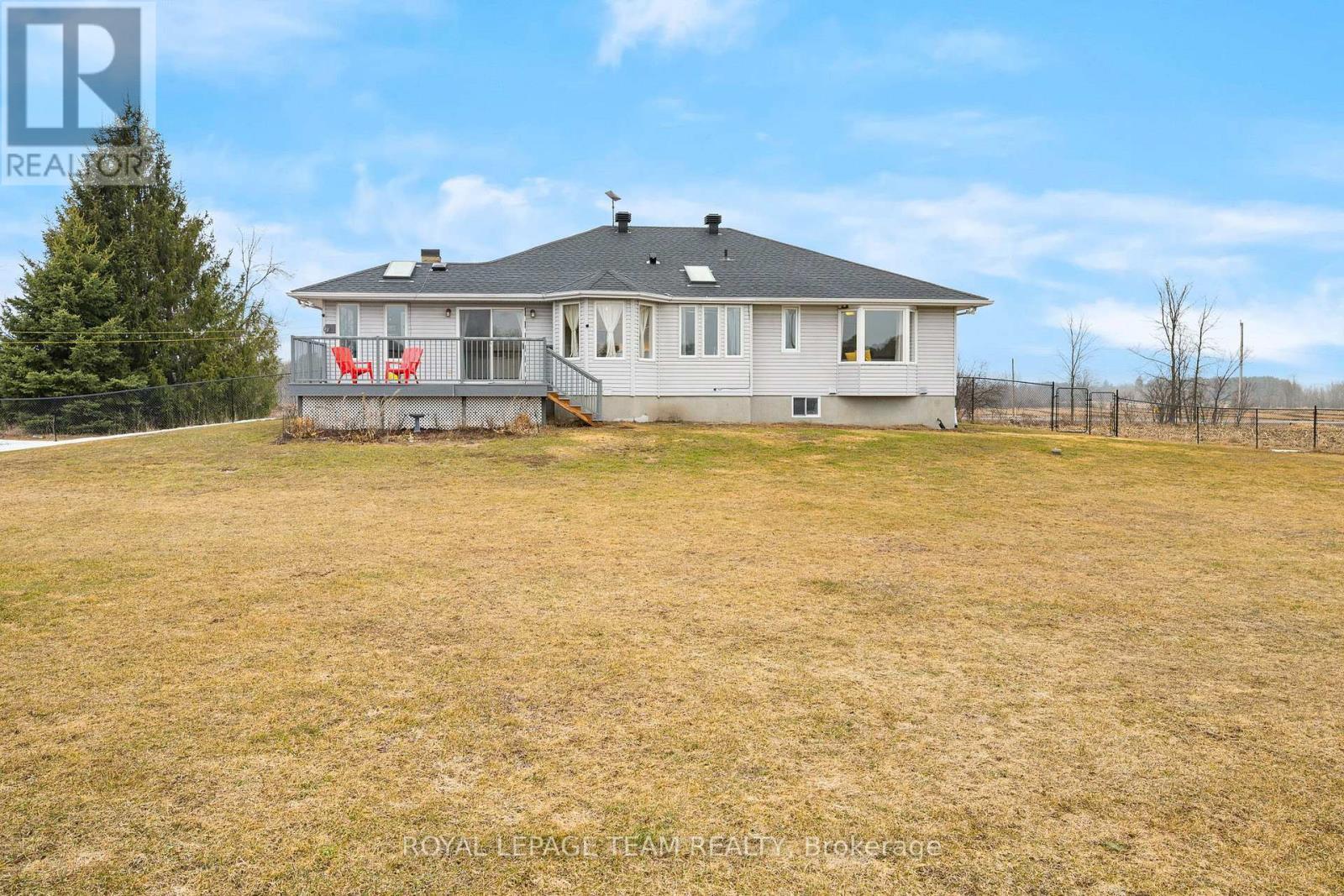 












2090 OLD BIRCH ROAD

,
Ottawa,




Ontario
K0A1X0

