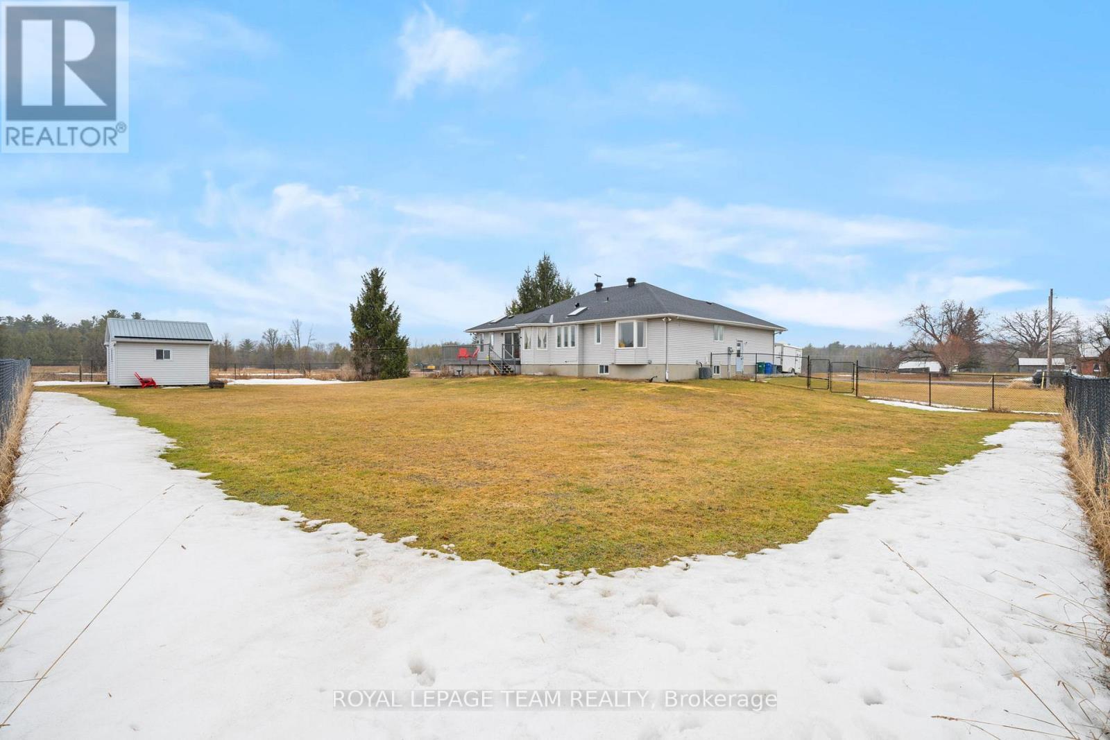 












2090 OLD BIRCH ROAD

,
Ottawa,




Ontario
K0A1X0

