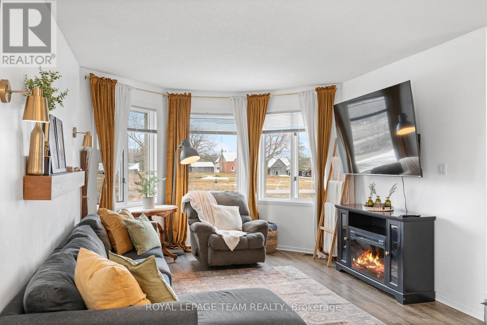 












2090 OLD BIRCH ROAD

,
Ottawa,




Ontario
K0A1X0

