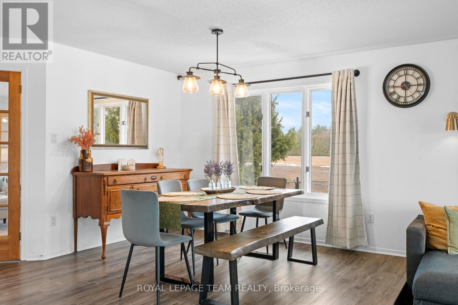 












2090 OLD BIRCH ROAD

,
Ottawa,




Ontario
K0A1X0

