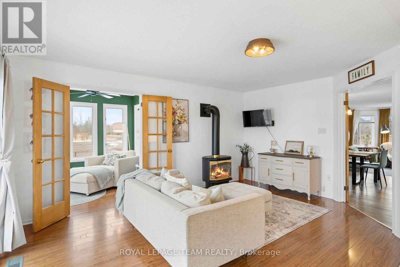 












2090 OLD BIRCH ROAD

,
Ottawa,




Ontario
K0A1X0

