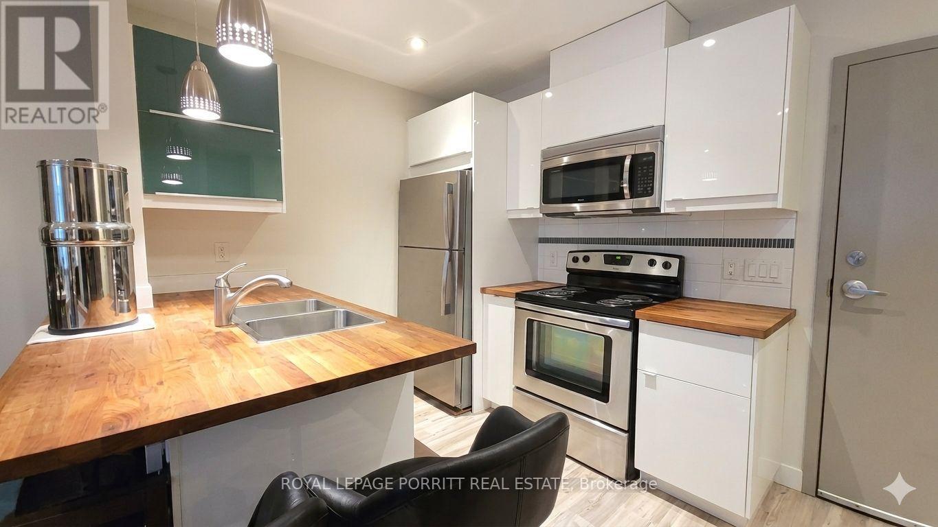 












#2 - 3411 LAKESHORE BOULEVARD W

,
Toronto,




Ontario
M8W1N2

