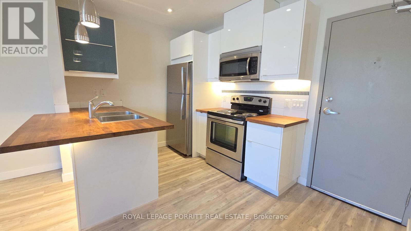 












#2 - 3411 LAKESHORE BOULEVARD W

,
Toronto,




Ontario
M8W1N2

